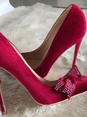 Chaussures à talons fins avec nœud en satin et accents de diamants