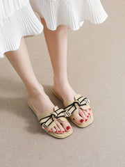 Papillon Élégance – Chaussons Féminins et Confortables