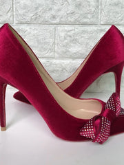 Chaussures à talons fins avec nœud en satin et accents de diamants