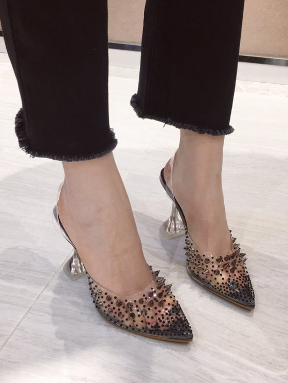 Talons Pointus Ajourés Chic – Élégance et Style