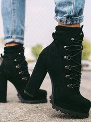 Bottines à Talons Hauts Lacées avec Rivets, Audace et Élégance